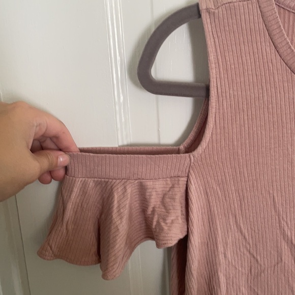 Large Pink Ribbed Cold Shoulder Top American Eagle - Picture 4 of 6